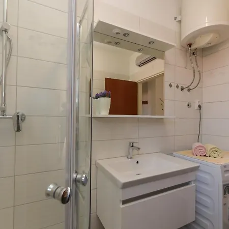Daire Anda - With Large Terrace Supetar