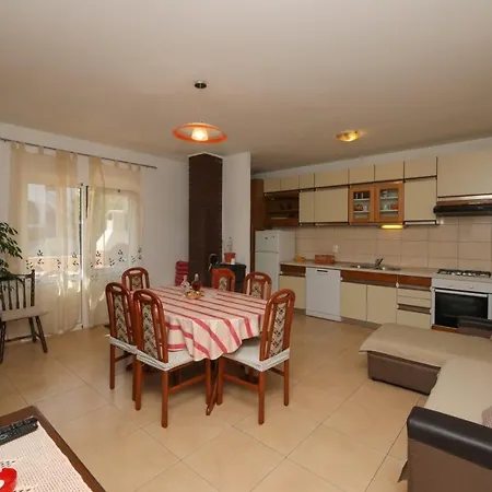 Anda - With Large Terrace Daire Supetar
