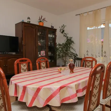 Apartment Anda - With Large Terrace Supetar