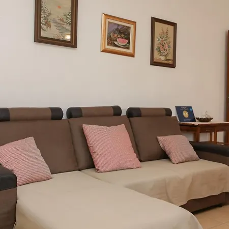 Anda - With Large Terrace Apartment Supetar